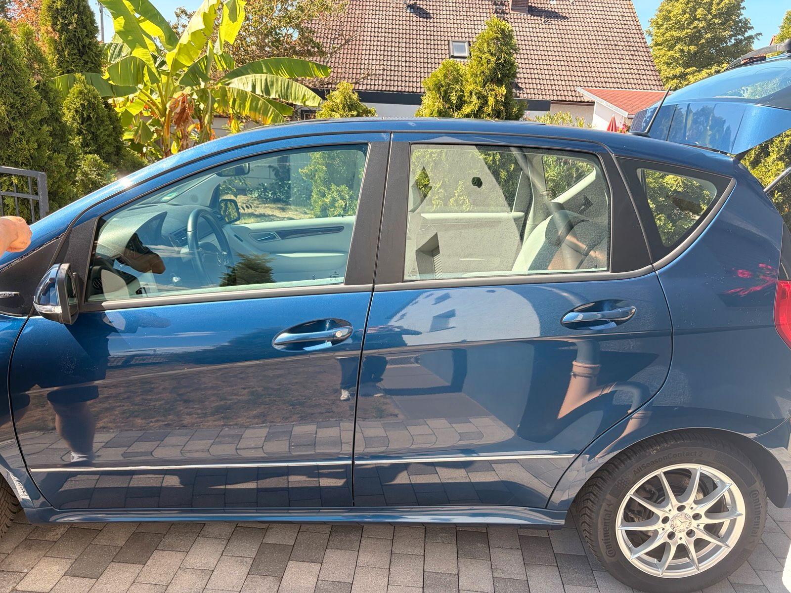 Mercedes-Benz A180 2010 — engine 109 HP (80kW)