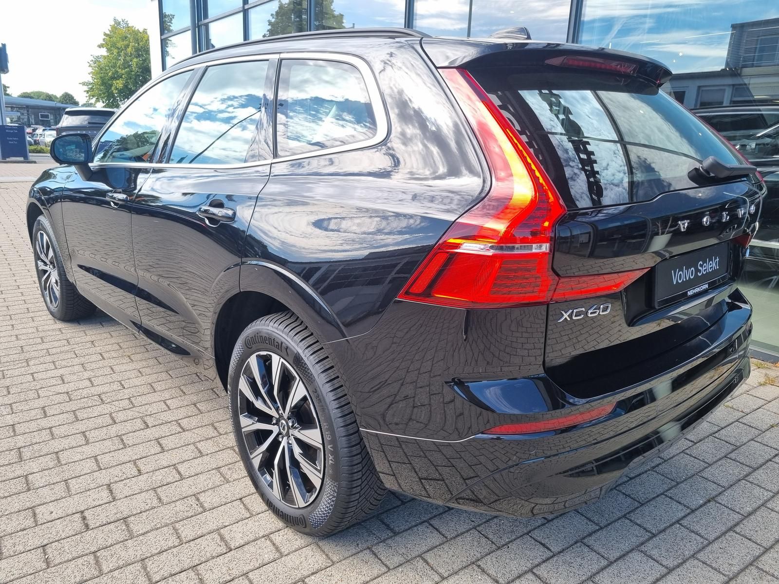 Fahrzeugabbildung Volvo XC60 B4 D Core 'Ganzjahresreifen, Google Maps'