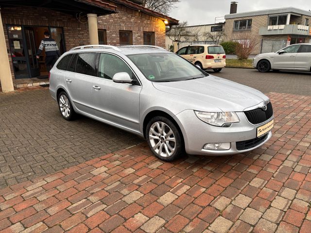 Skoda Superb Combi Elegance+Leder+Navi+Bi-Xenon+