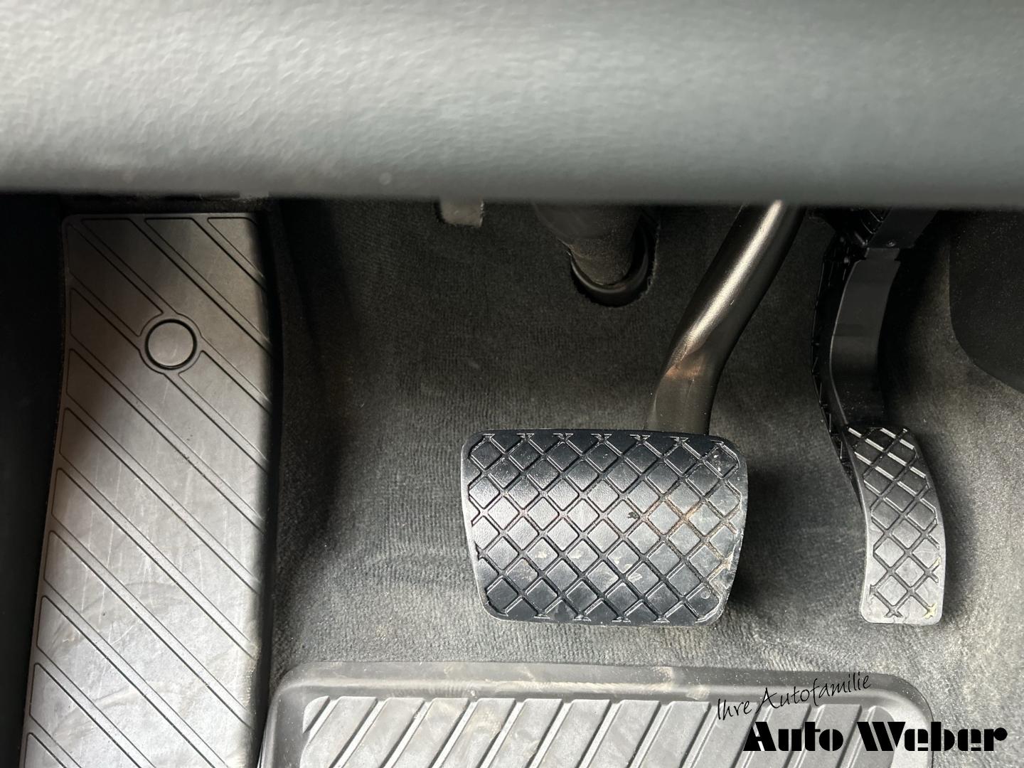 Audi A4 Avant 45TFSI qu. S-line Matrix Pano AHK Tour