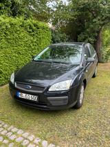 Ford Focus 1.4 Trend - Ford Focus aus 2005: Kombi