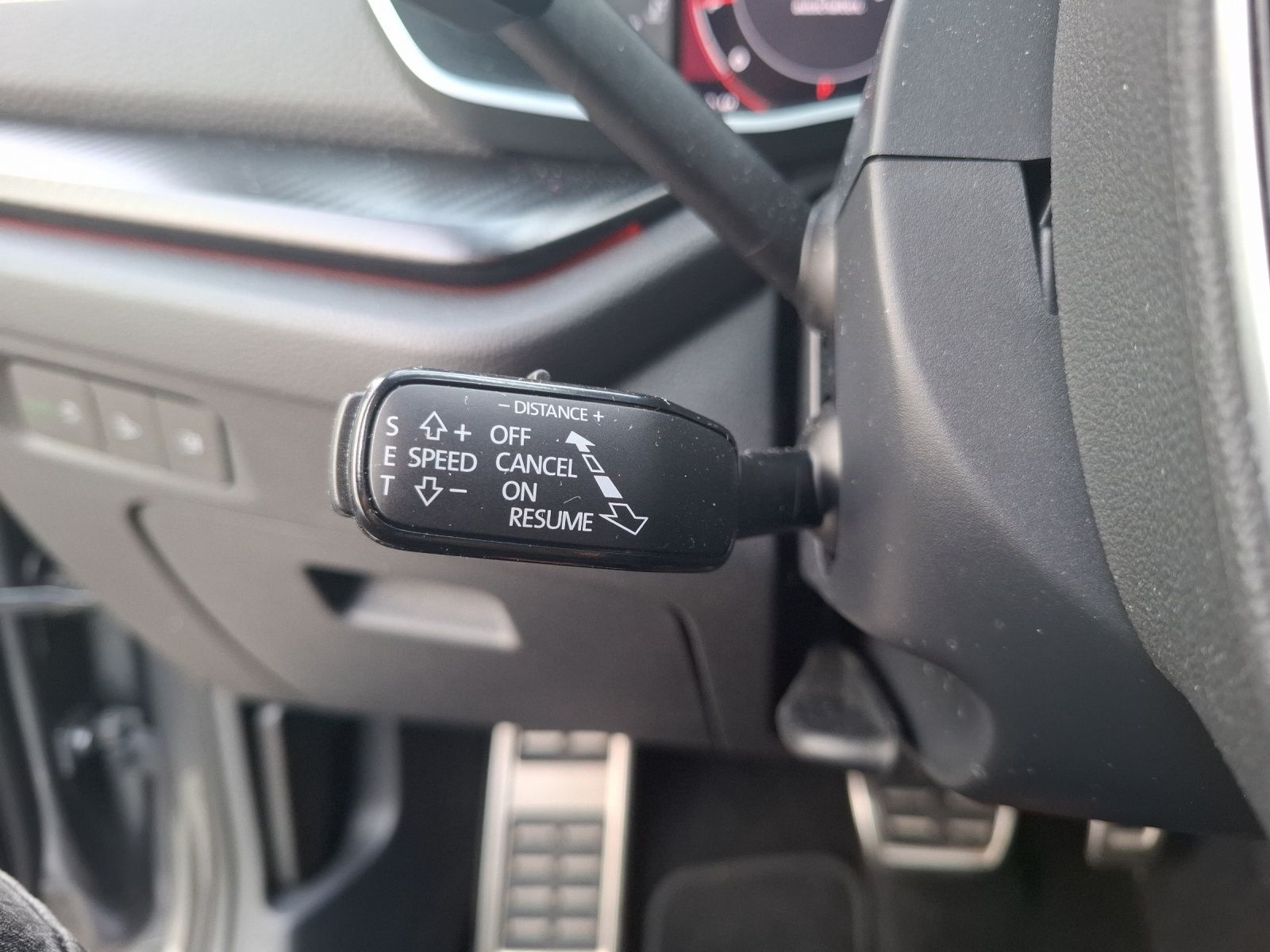 Fahrzeugabbildung SKODA Octavia Combi TDI Sportline DSG Matrix Navi HUD
