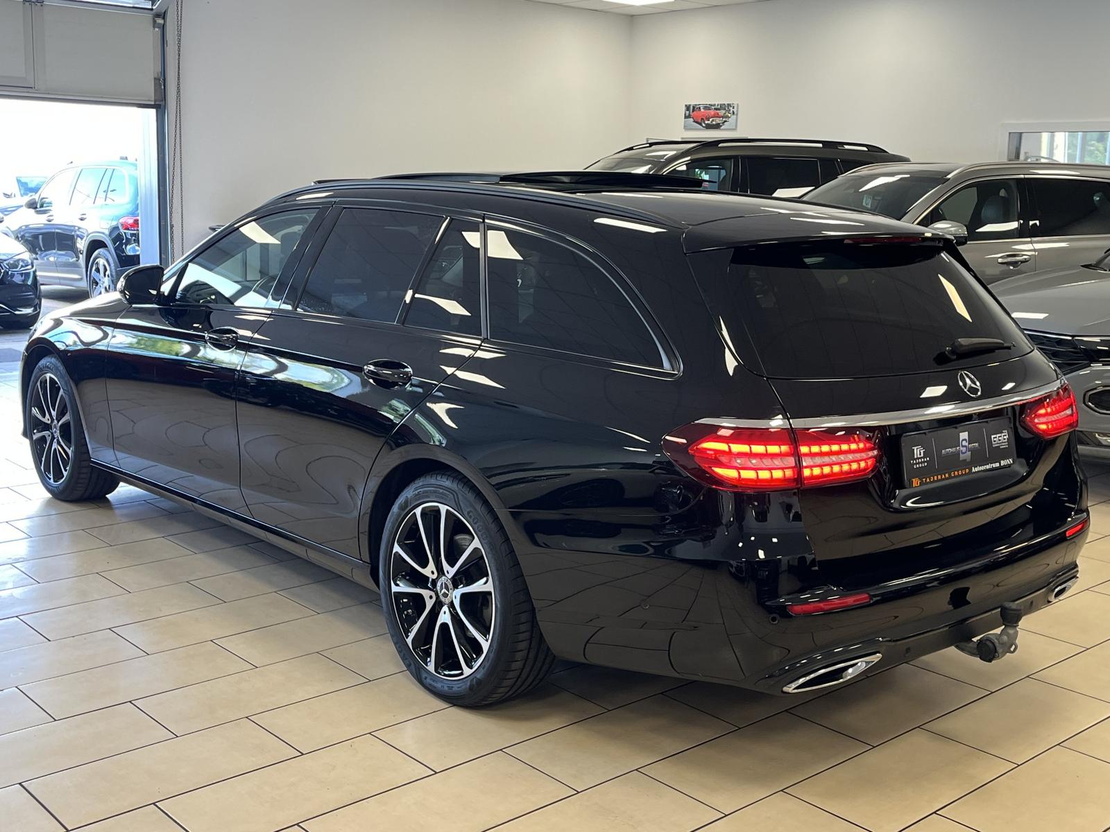Mercedes-Benz E 220 AHK*Navi*ACC*R-Cam*SHZ*Pano*Night-Paket