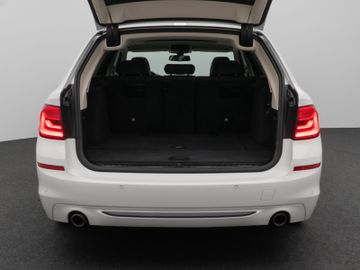 Fahrzeugabbildung BMW 520d SportLine Kamera Panorama HUD H/K AHK LED