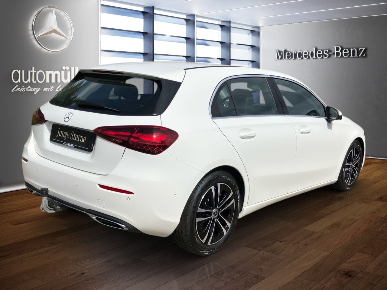 Fahrzeugabbildung Mercedes-Benz A 220 4M ALLRAD+AHK+DISTRONIC+MULTIB+LHZG+360°++