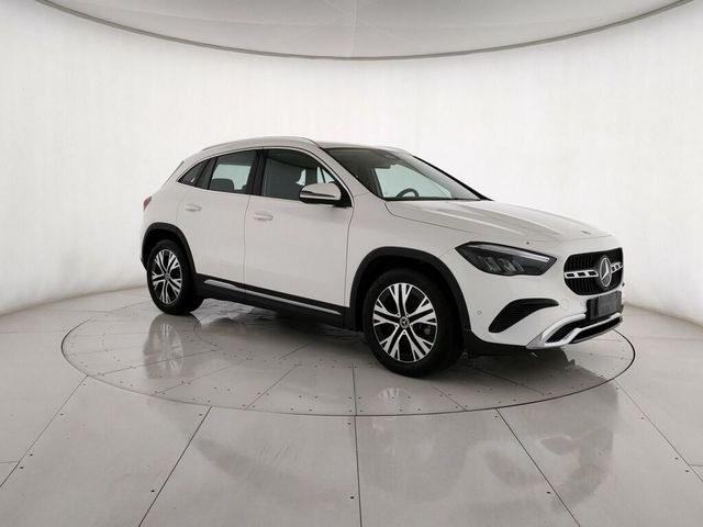 Mercedes-Benz Mercedes GLA 180 180 D Progressive Advanced 8G-D