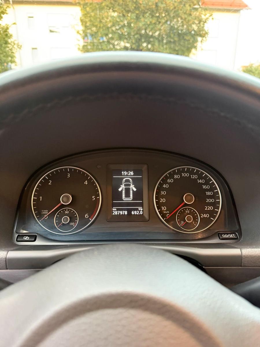 Volkswagen Touran 2011 — photo 6