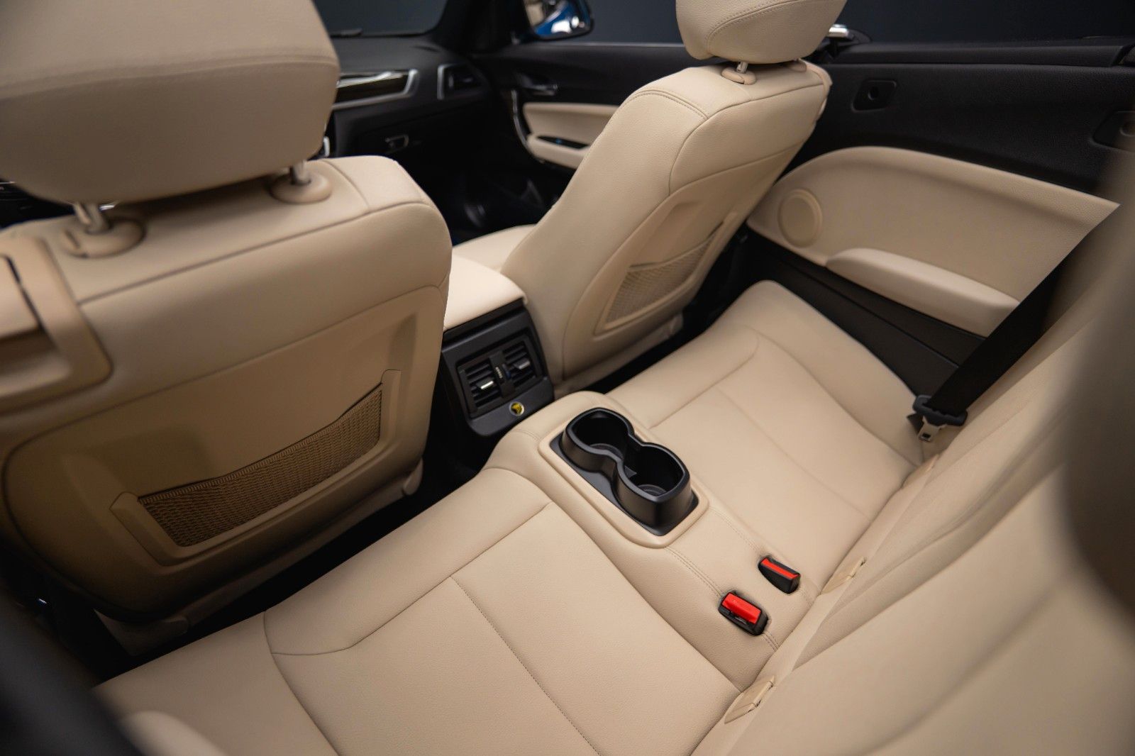 Fahrzeugabbildung BMW 230i Cabrio M-Sport Performance Shadow Line LED