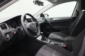 Fahrzeugabbildung Volkswagen Golf VII Lim. Comfortline BMT DSG PDC Navi