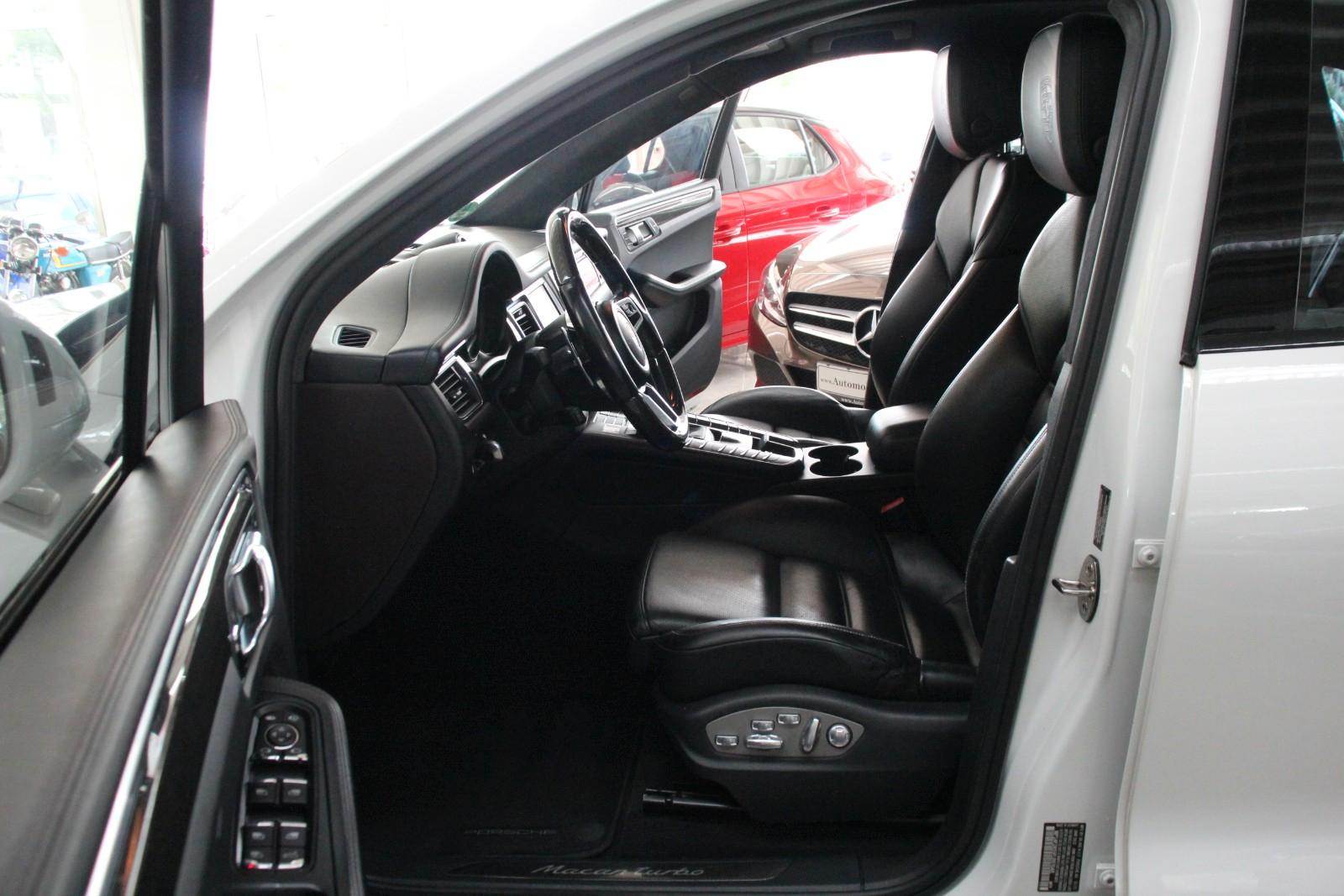 Porsche Macan Turbo *BOSE/Pano/Sitzbelüftung*