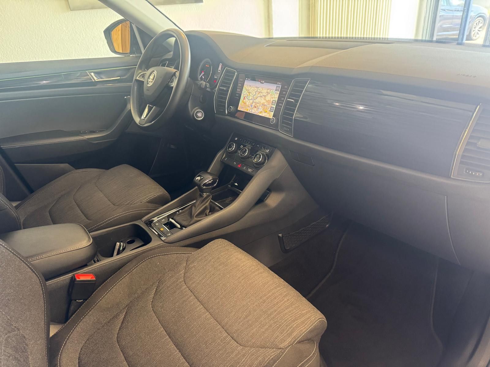 Fahrzeugabbildung SKODA Kodiaq Style  /AHK/1.HAND/SCHECKHEFT/NAVI