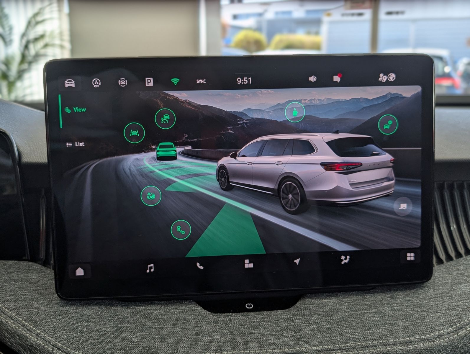 Fahrzeugabbildung SKODA Superb IV 2.0TDI DSG 4x4 MATRIX PANO NEUES MODEL