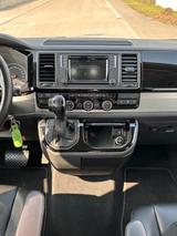 Volkswagen T6 Multivan - rote Volkswagen T6 Multivan