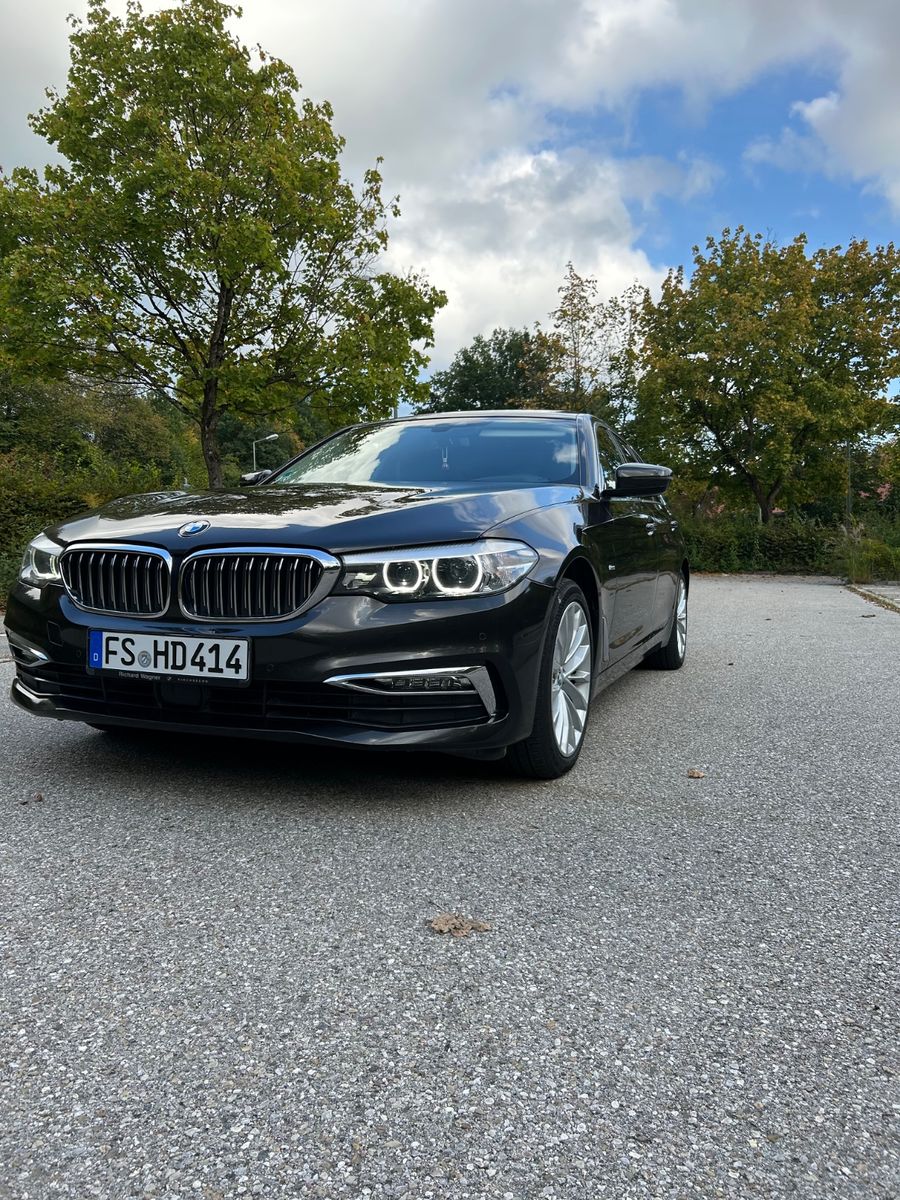 BMW 520d xDrive Touring A Luxury Line Luxury Line
