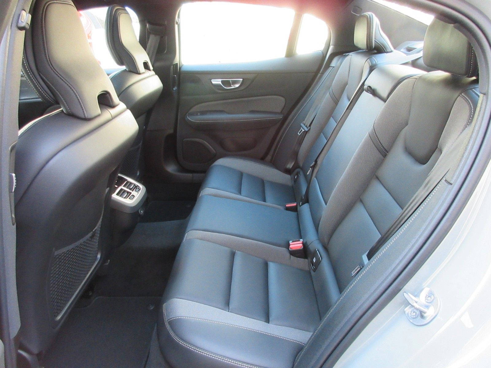 Fahrzeugabbildung Volvo S60 Lim. Ultimate Dark AWD