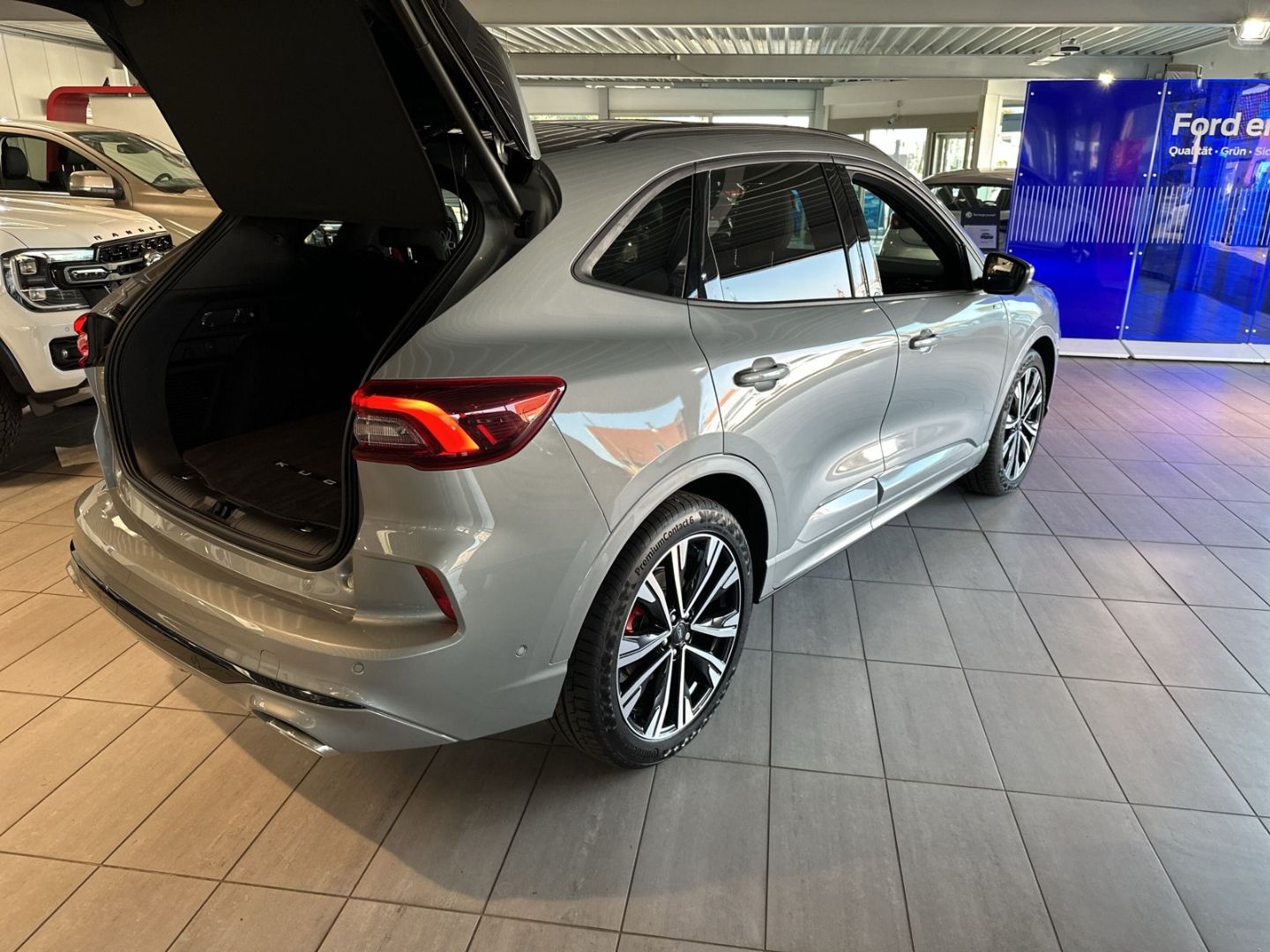 Fahrzeugabbildung Ford Kuga ab 335€ netto mtl. ST-Line X HUD El. Panoda