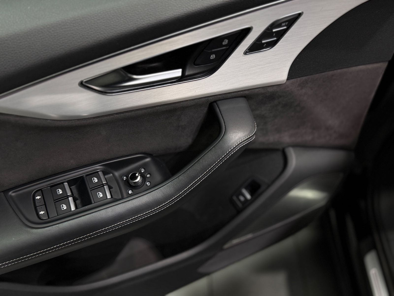 Fahrzeugabbildung Audi SQ7 4.0 TDI quattro|3D BANG&OLUFSEN|PANORAMA|AHK