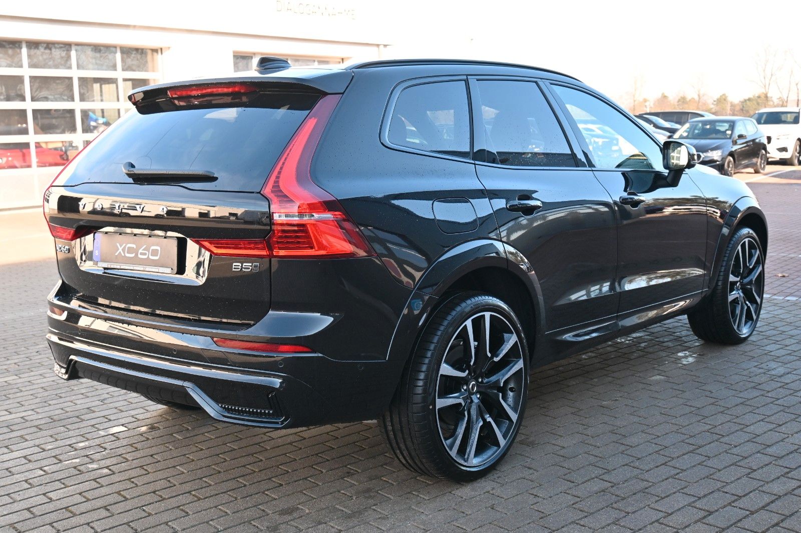 Fahrzeugabbildung Volvo XC60 B4 D AWD Ultimate Dark*STDHZG*360°*ACC*AHK