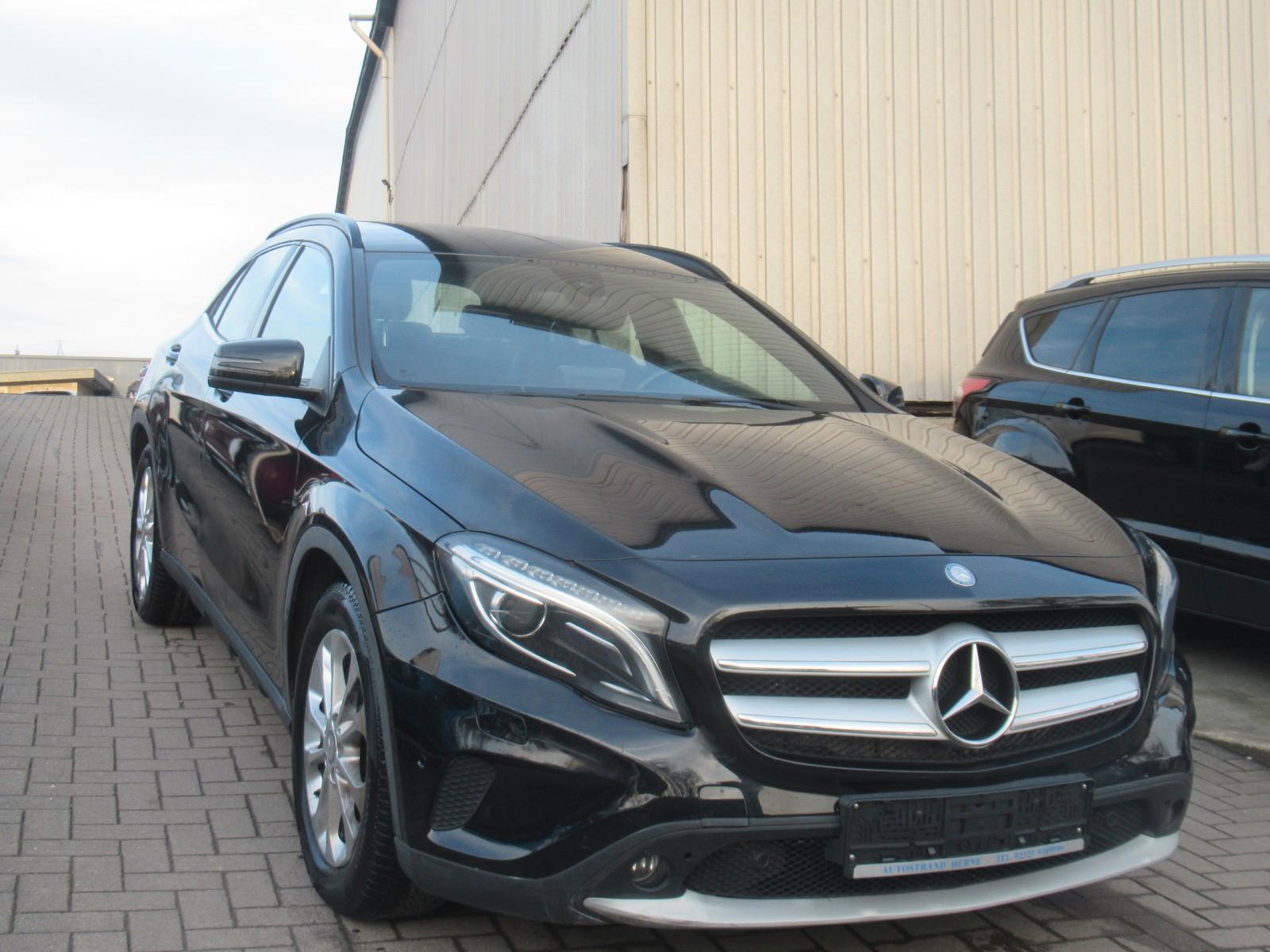Mercedes-Benz GLA 220 CDI / d 4Matic-NAVI-XEN-SHZ-LEDER-PDC-1.