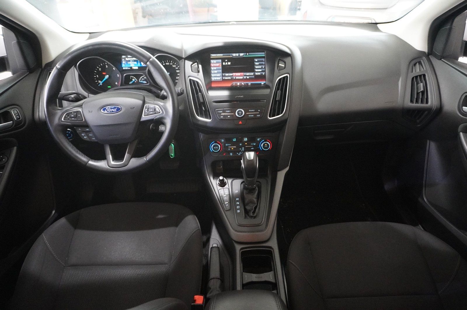 Fahrzeugabbildung Ford Focus Turnier 1.5D BUISNESS NAVI/LED/SH/PDC/TEMP