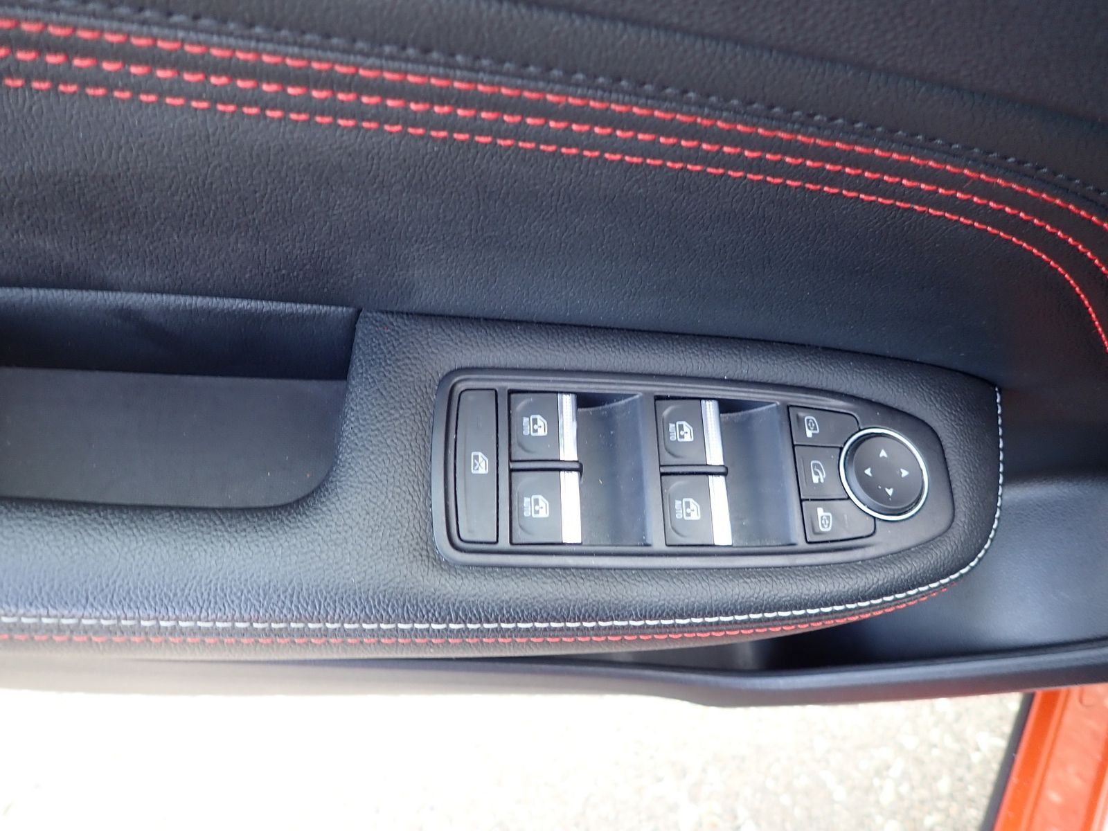 Fahrzeugabbildung Renault Arkana TCe 140 EDC R.S.LINE/AUTOMATIK/NAVI/BOSE/