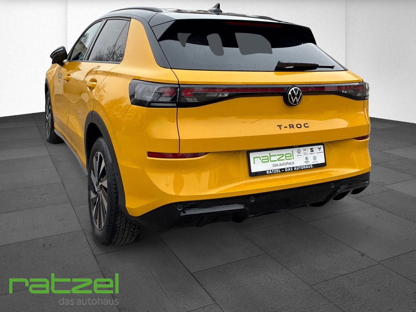 Fahrzeugabbildung Volkswagen T-Roc R-LINE 1.5 eTSI DSG IQ.Drive+LED+Keyless