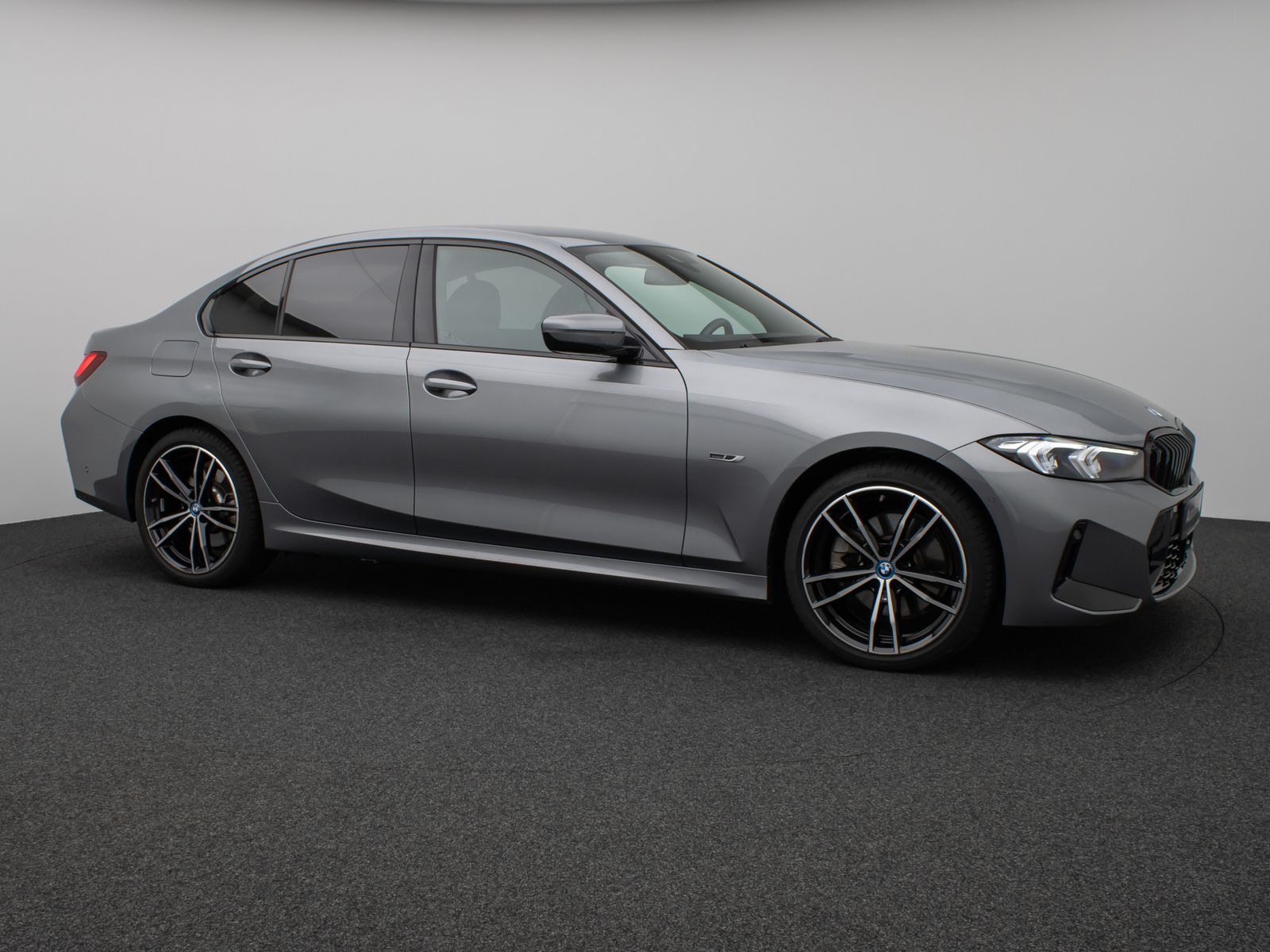 Fahrzeugabbildung BMW 330e M Sport Kamera DAB HiFi Stop&Go Komfort 19"