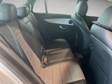 Mercedes E 220 - 11