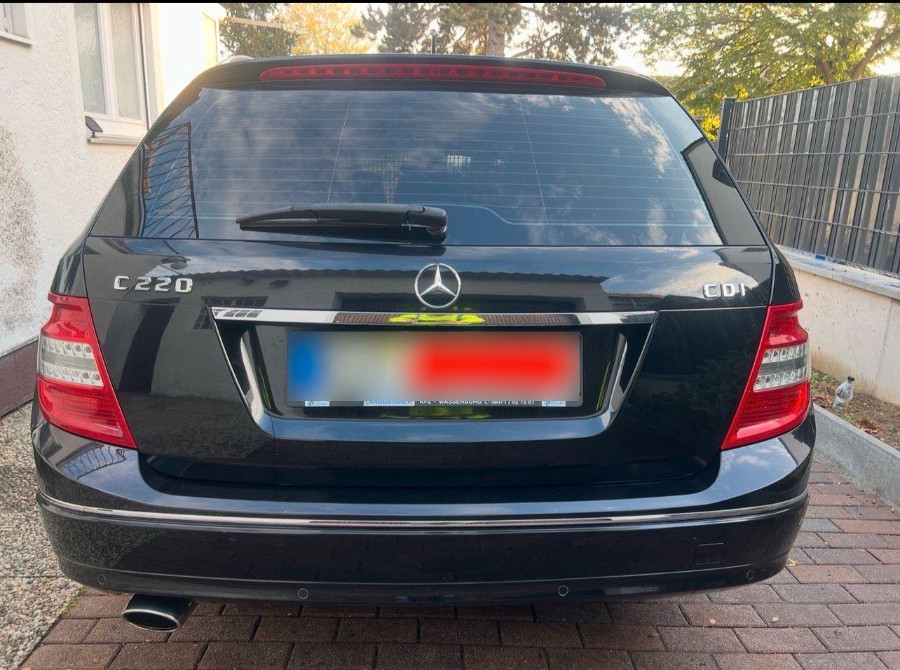 Mercedes-Benz C220 2008 — interior