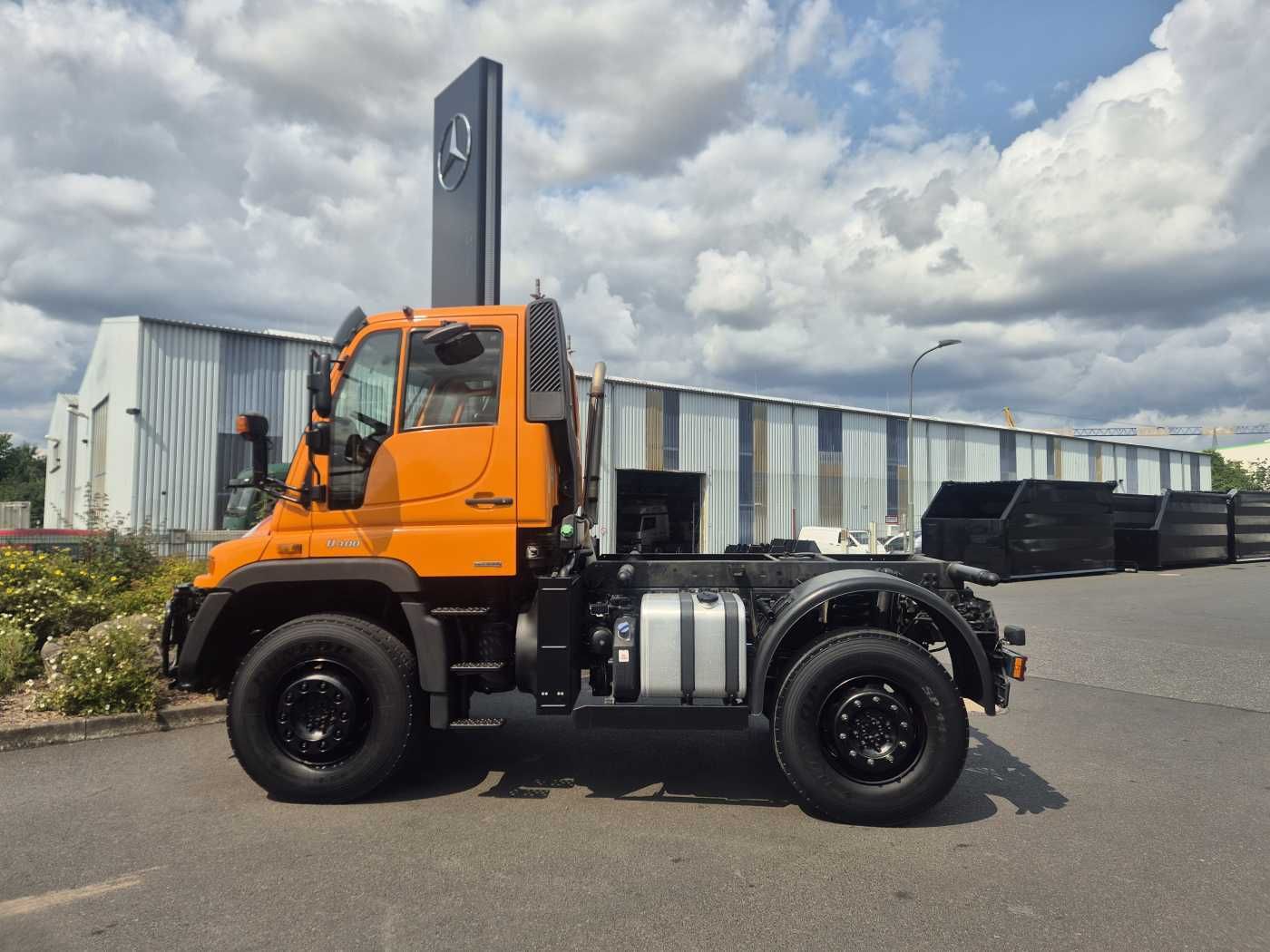 Fahrzeugabbildung Mercedes-Benz Unimog U400 4x4 Vario Pilot Zapfwelle LOF