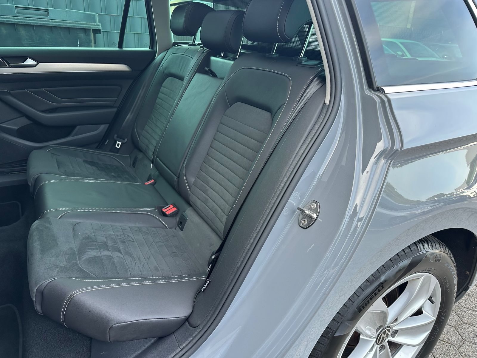 Fahrzeugabbildung Volkswagen Passat Variant 2.0 TDI DSG Elegance NAV+LED+PANO