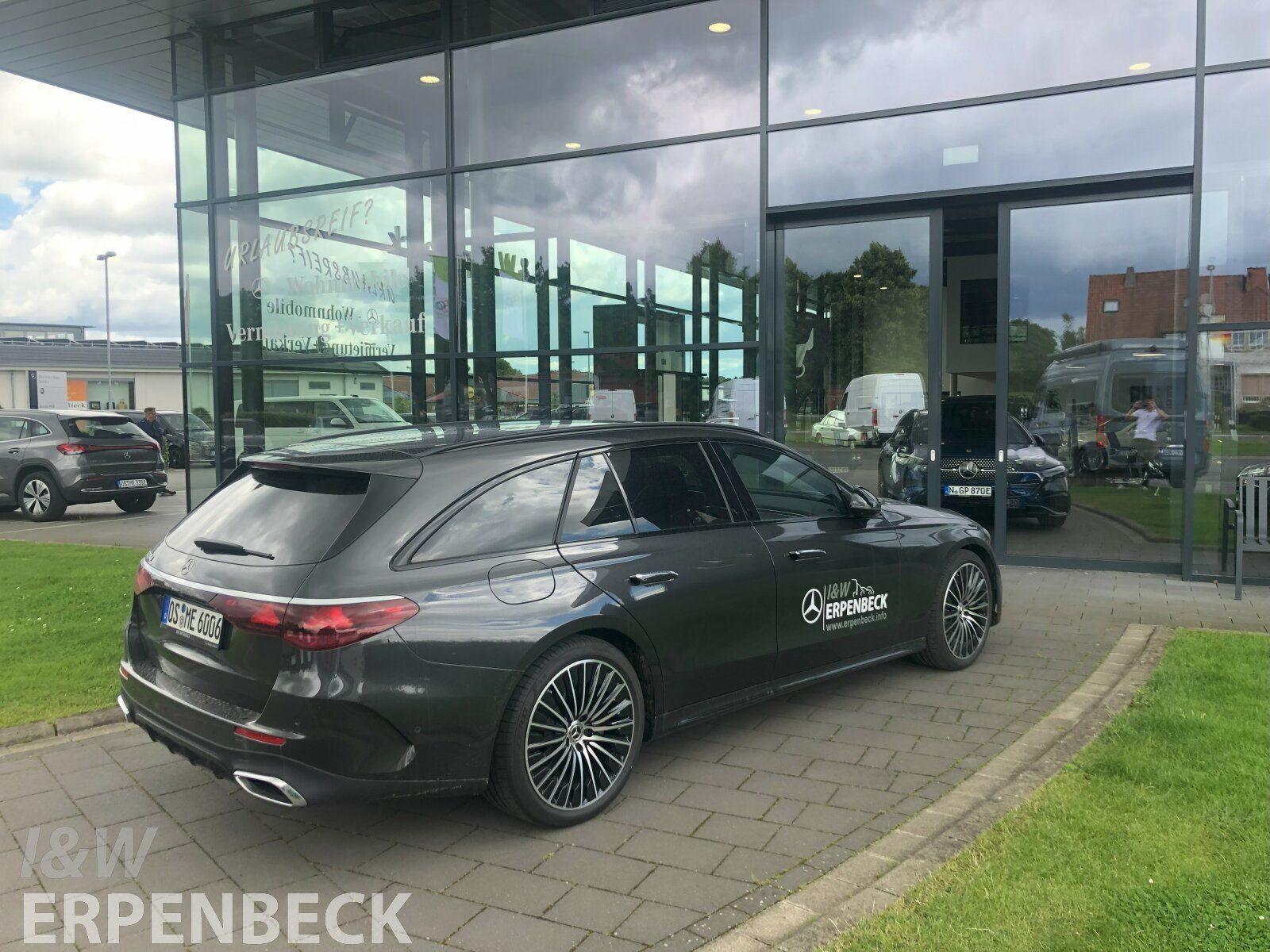 Fahrzeugabbildung Mercedes-Benz E 220 d T AMG Panorama AHK Memory Distronic FAP