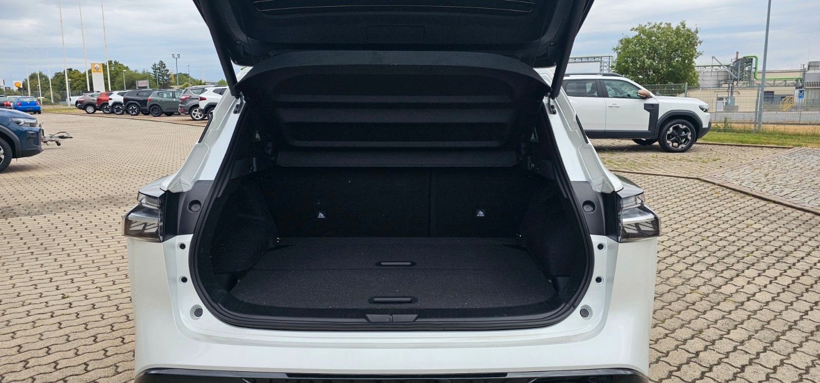 Fahrzeugabbildung Nissan Qashqai 1.3 MHEV Tekna+ PANO+HUD+BOSE+SHZ