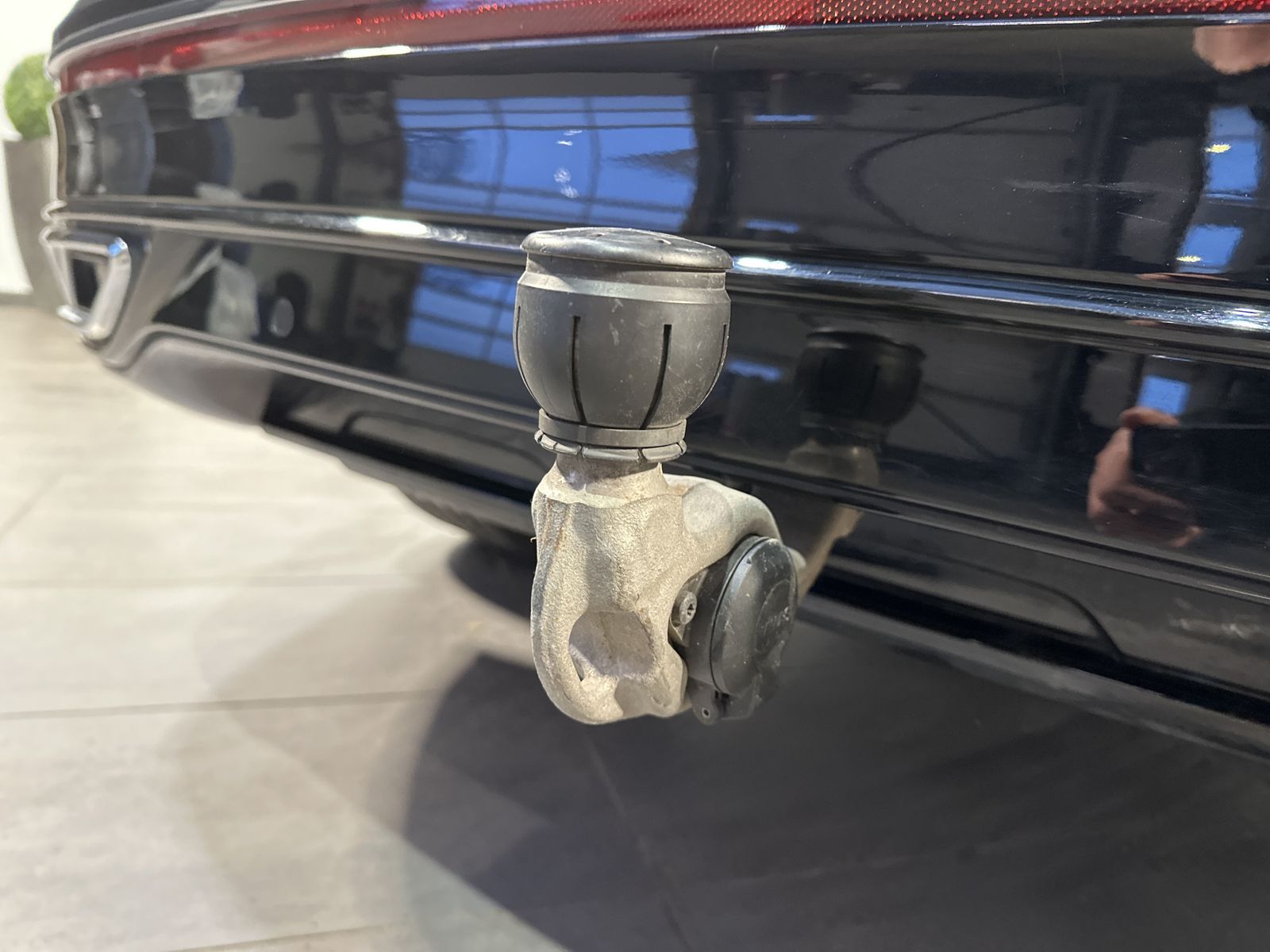 Fahrzeugabbildung Volkswagen Tiguan 2.0 TDI R-Line NAV+LED+AHK+PANO+KAMERA+PP