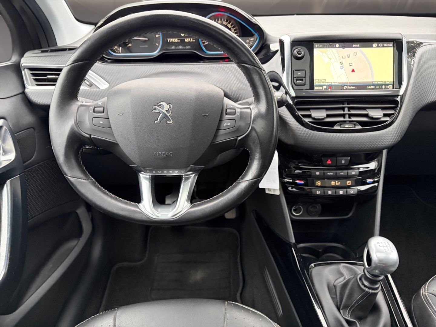 Fahrzeugabbildung Peugeot 2008 Allure , Leder,SitzheizungPanoDach,Kamera