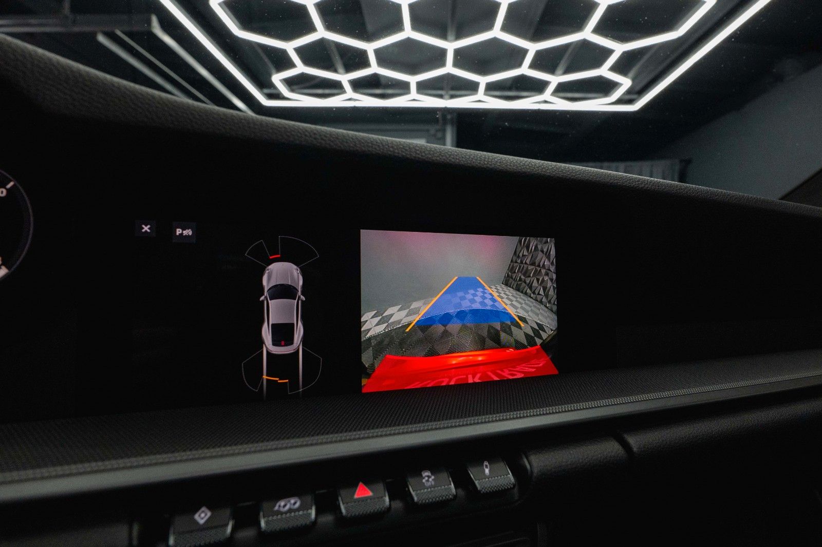 Fahrzeugabbildung Porsche 992 911 Carrera 4 S TECHART AKRAPOVIC 111 Punkte