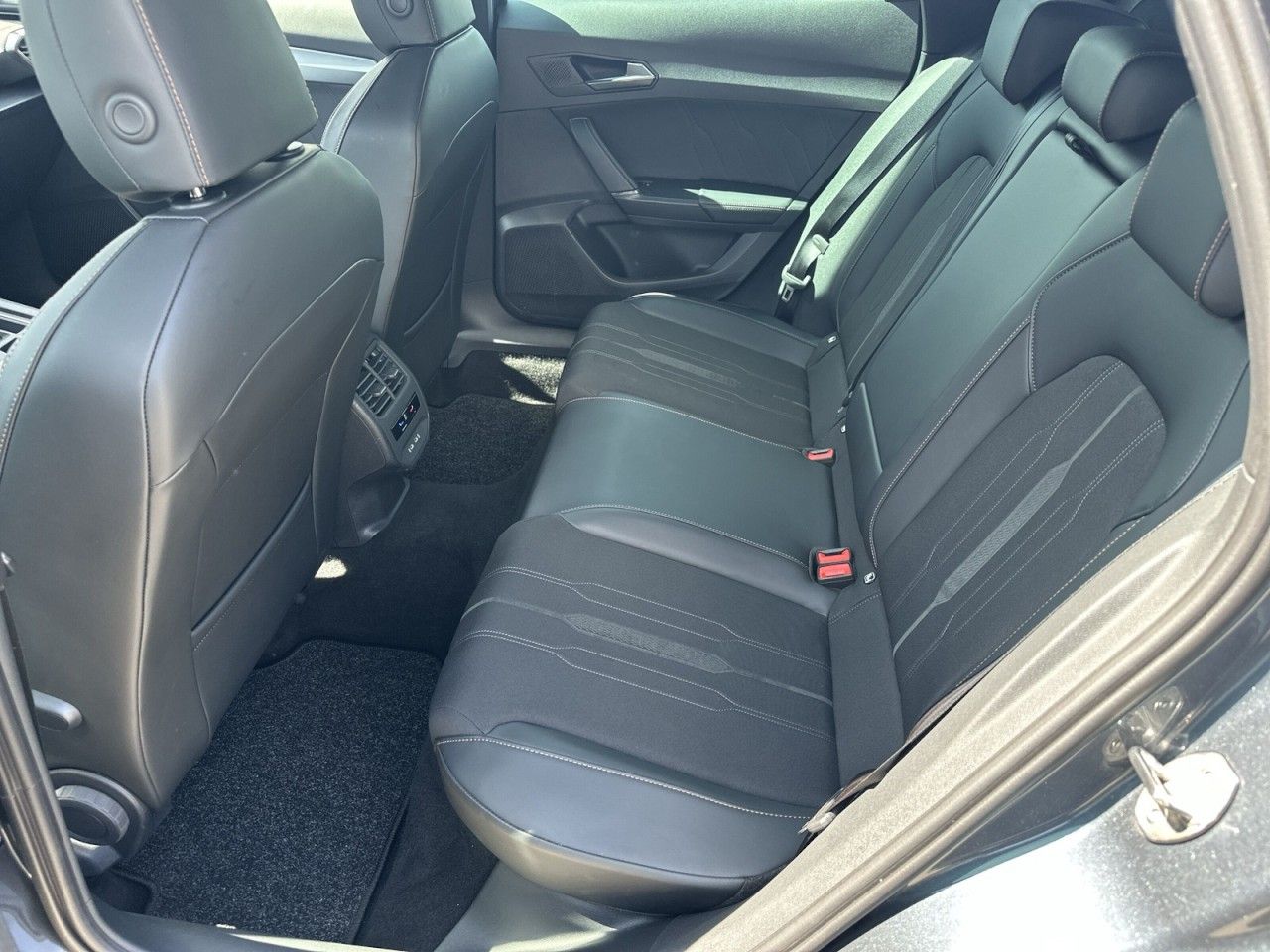 Fahrzeugabbildung CUPRA CUPRA Formentor 1.5 TSI 150PS DSG-Beats*Navi*CAM - mit KI generiert/bearbeitet