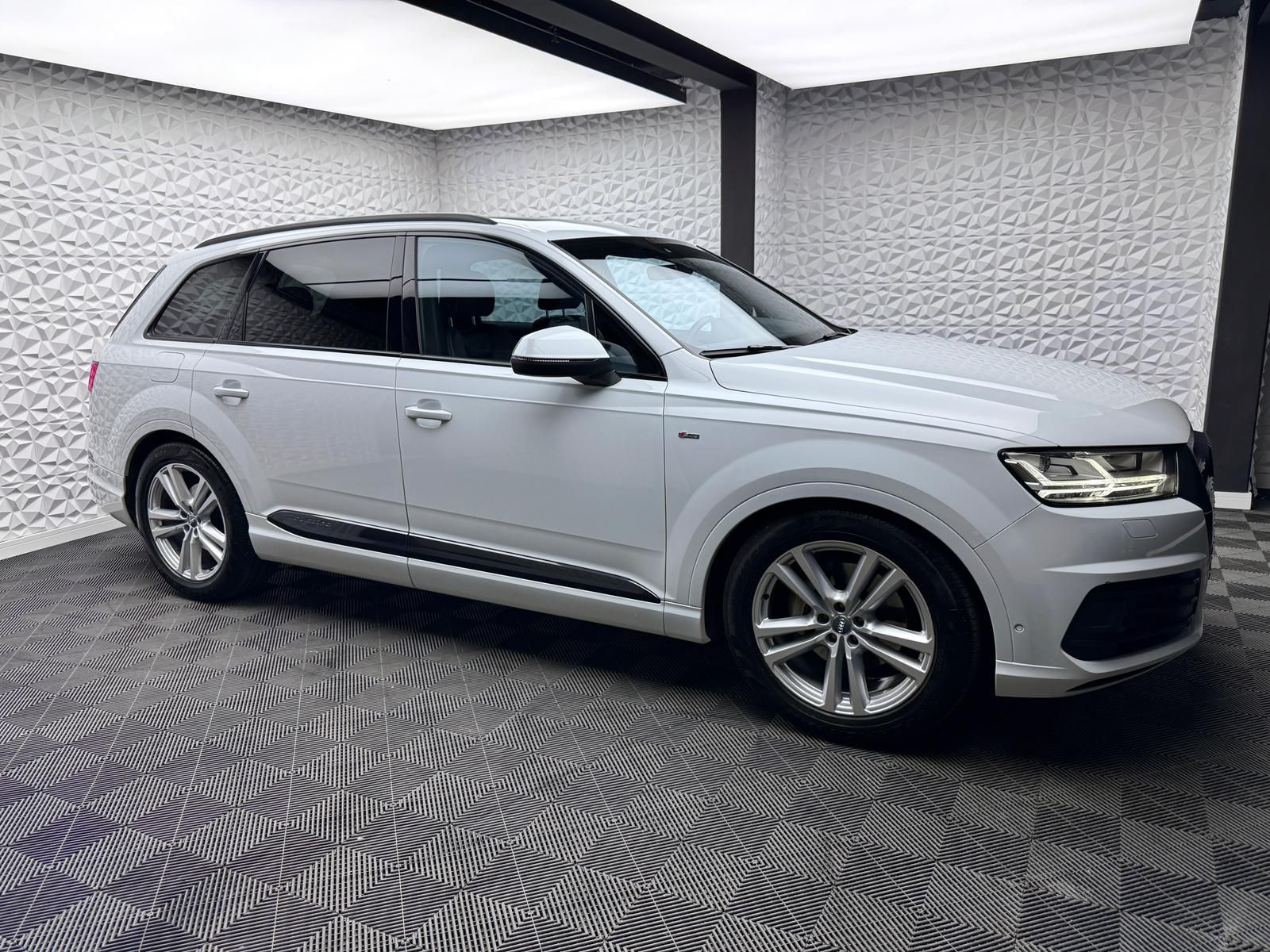 Fahrzeugabbildung Audi 3.0 TDI QUA/S-LINE/PANO/ALLRADLENK/STHZ/LUFT/AHK