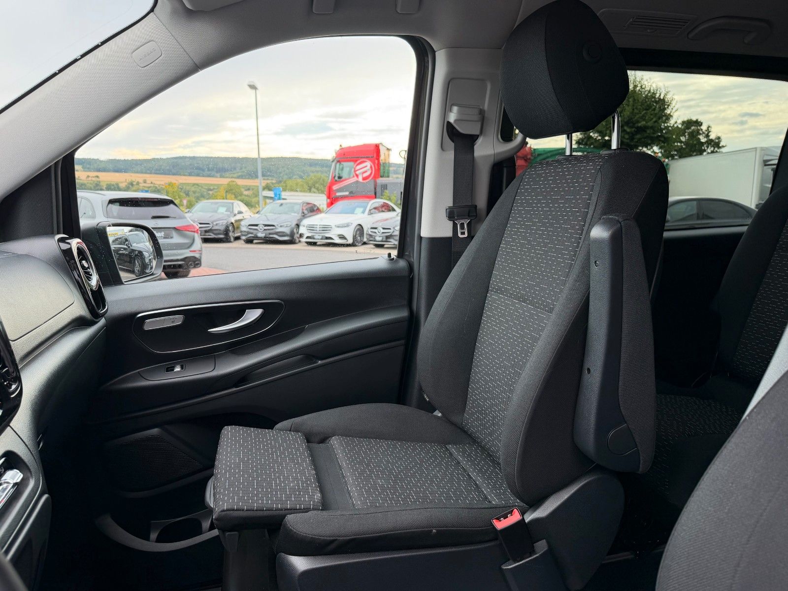 Fahrzeugabbildung Mercedes-Benz Vito 116 CDI 9G 4x4 Tourer Extral AHK2,5 Stdh