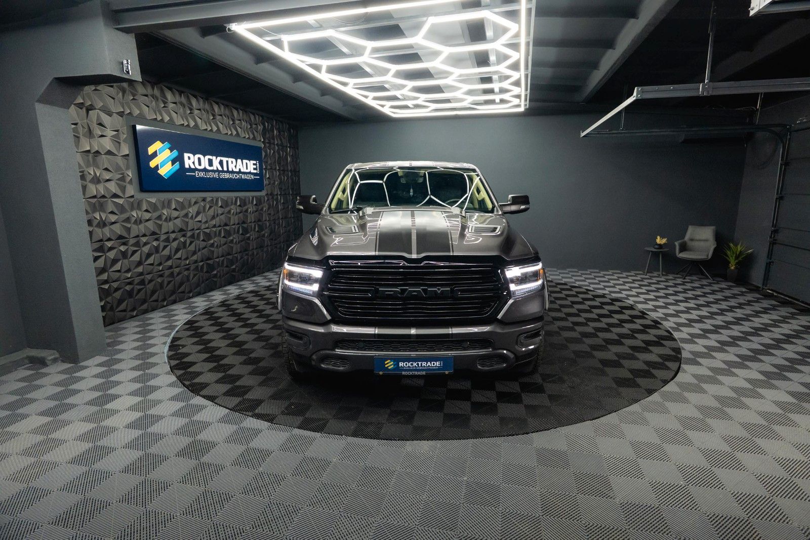 Fahrzeugabbildung Dodge RAM 5.7 V8 HEMI 4x4 OFFROAD Night-Paket *LED*