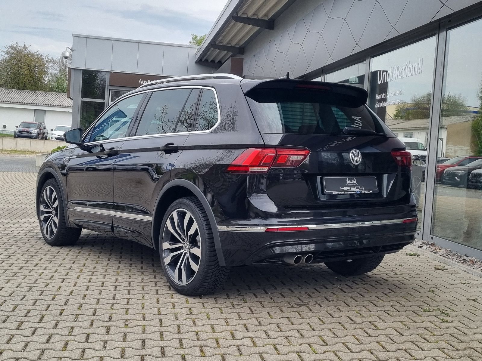 Fahrzeugabbildung Volkswagen Tiguan Comfortl. R Line 2.0 TDI DSG NAVI LED