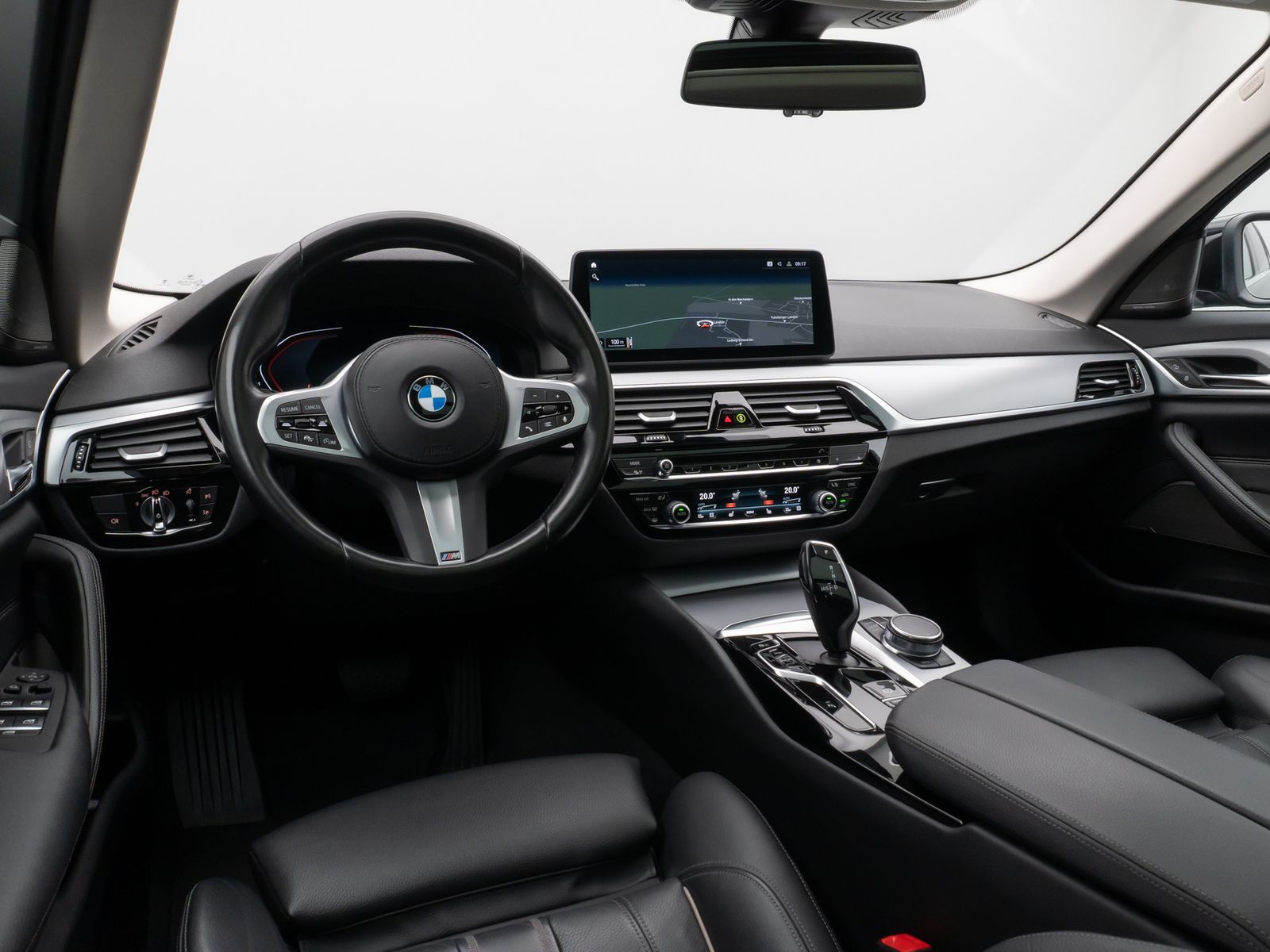 Fahrzeugabbildung BMW 520d xD Panorama Kamera HUD DAB H/K AHK Leder