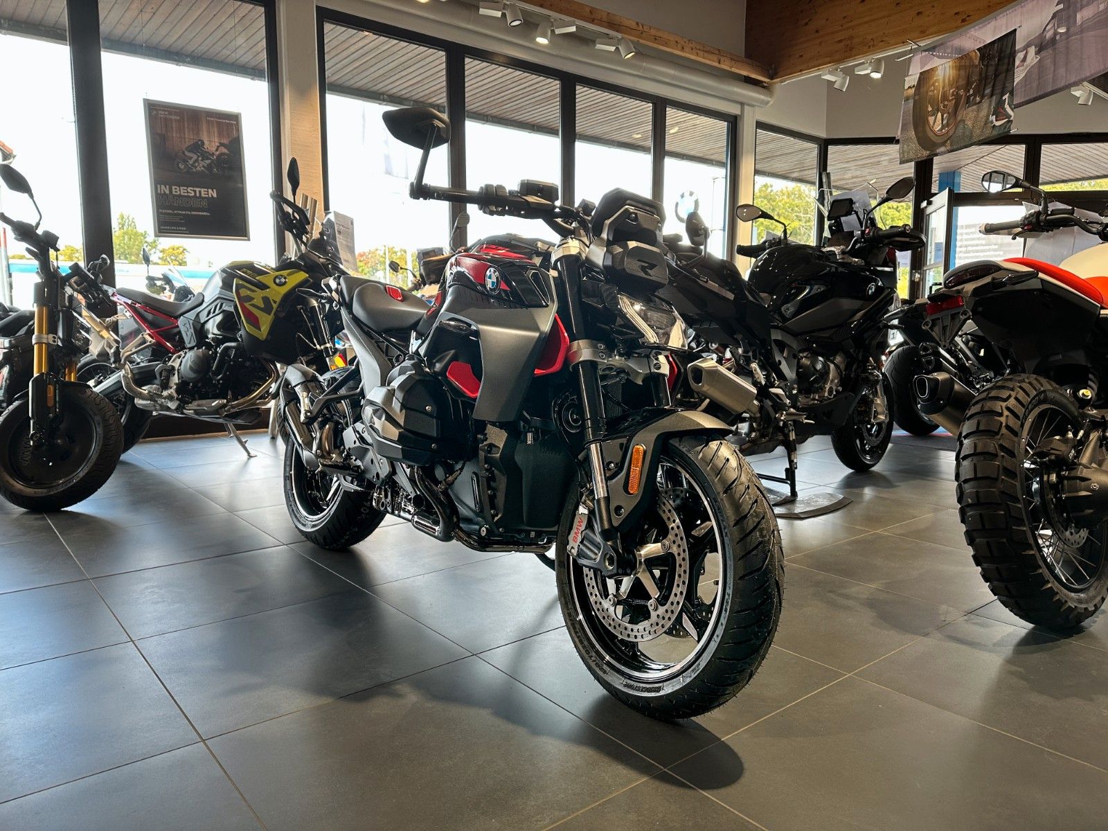 Fahrzeugabbildung BMW R 1300 R - 3 Pakete + Option 719 uvm.