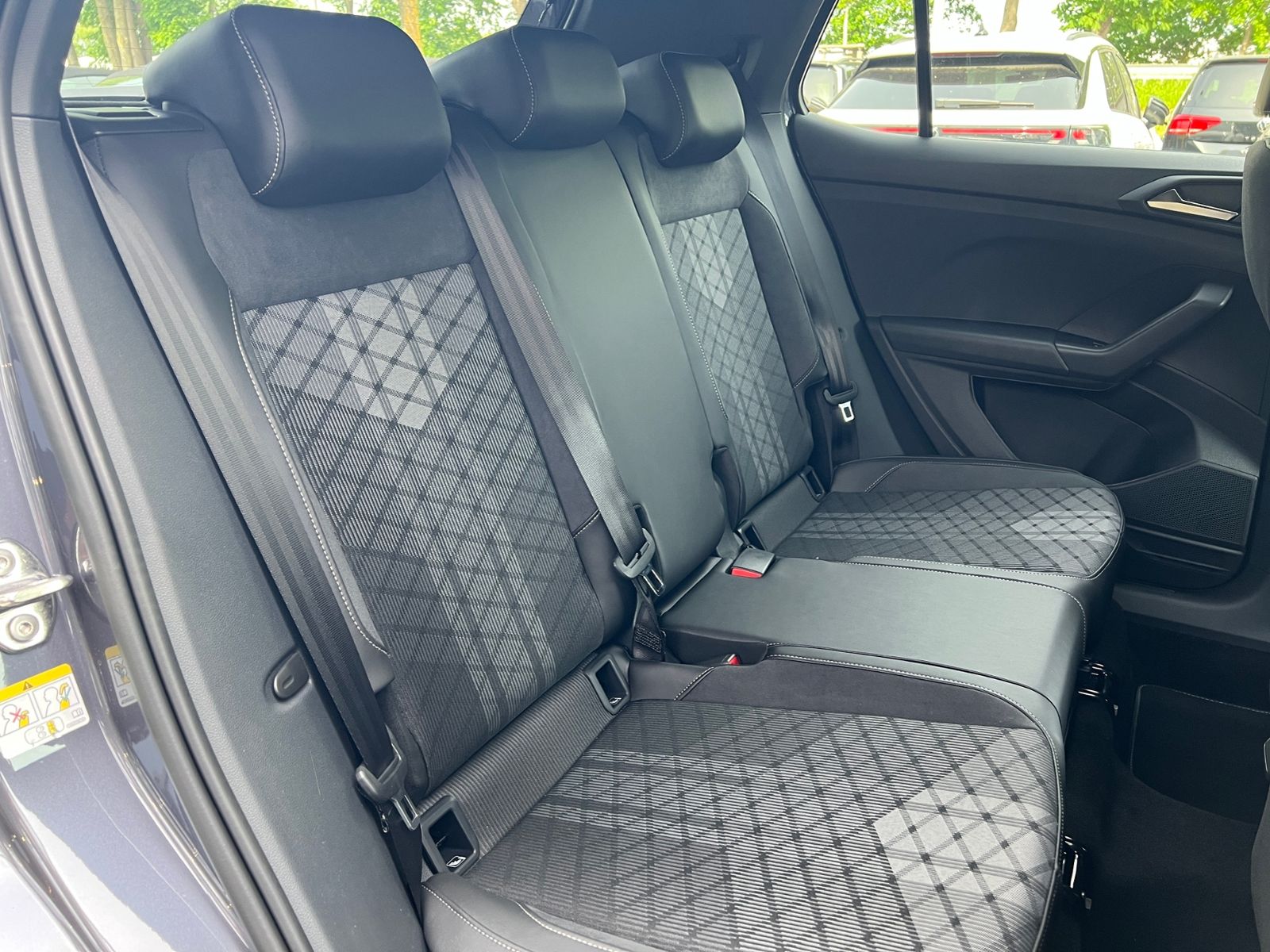 Fahrzeugabbildung Volkswagen T-Cross R-Line 1.5 TSI DSG *AHK, IQ.LIGHT, ACC,