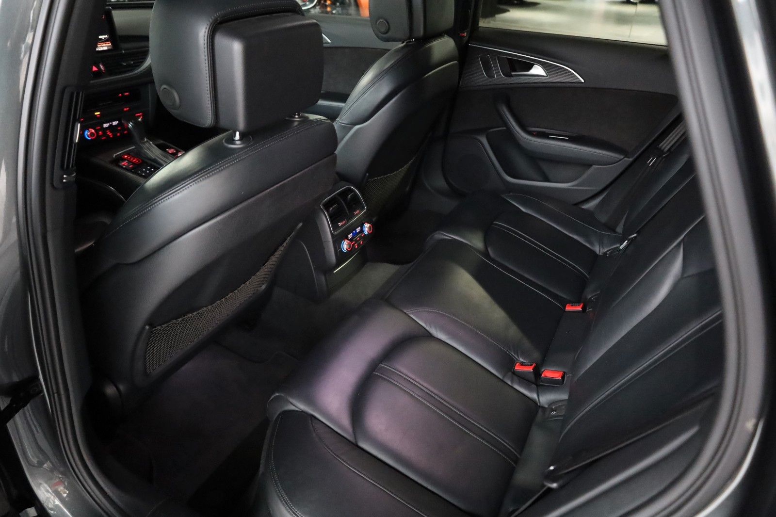 Fahrzeugabbildung Audi S6 Avant 4.0 TFSI *Panorama*Memory*K-Entry