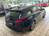 Hyundai i30 cw Trend - Hyundai i30: Blau, Cw