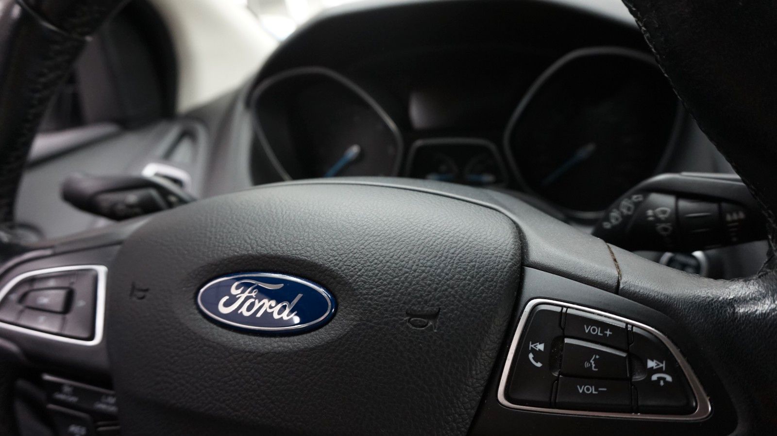 Fahrzeugabbildung Ford Focus Turnier Titanium  4,4L / 100 Verbrauch