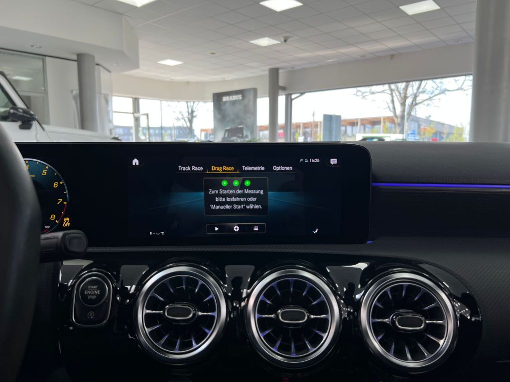 Mercedes-Benz A 45 AMG 4Matic PANO*BURMESTER*HUD*360°*DRIVERS*