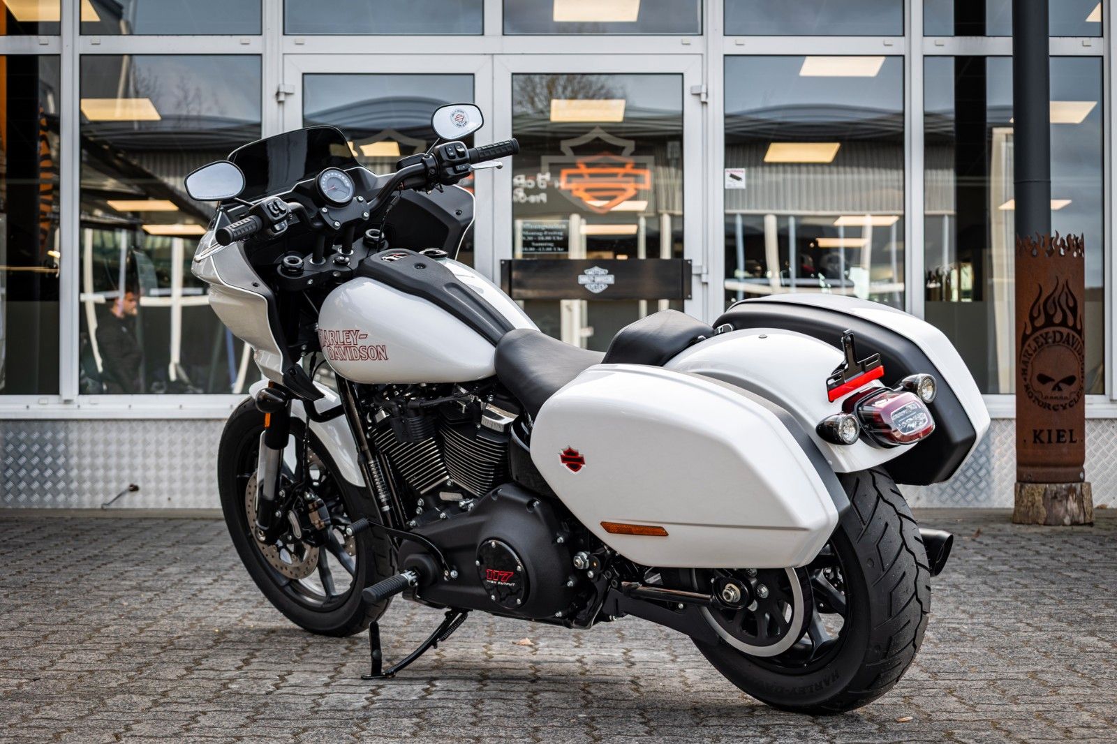 Fahrzeugabbildung Harley-Davidson FXLRST LOW RIDER ST 117 MY26