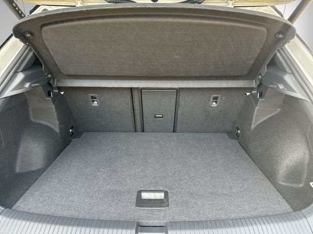 T-Roc 1.5 TSI DSG R-LINE PANO+IQ.LIGHT+RFK+NAVI+